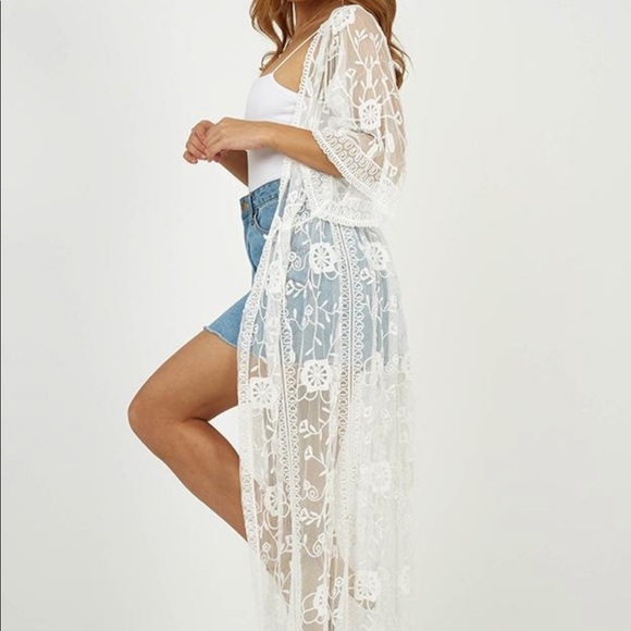Sweet Lace Kimono - Picture 2 of 5
